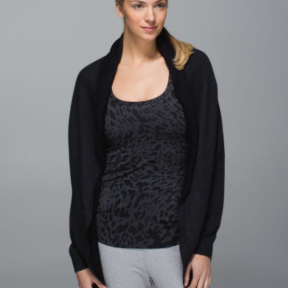 Lululemon Cabin Yogi Wrap Reversible Gray/Black 2 - Picture 1 of 4